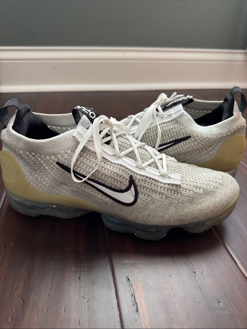 Nike Air VaporMax Flyknit Running Shoes – Men’s 10.5 – Light Gray/Black